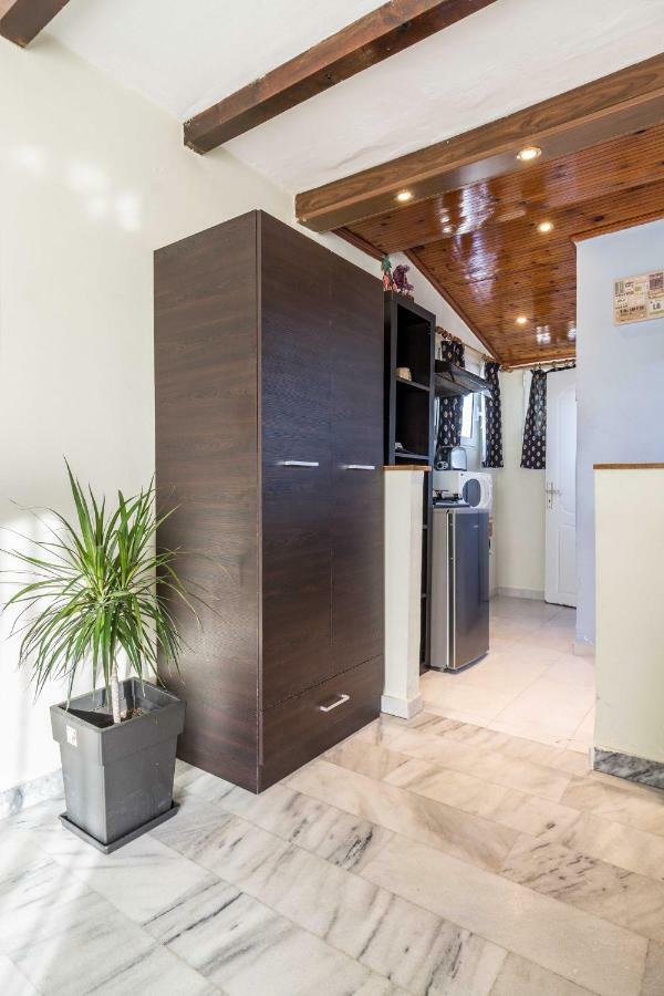 Top Floor Studio Near Metro&View&200Mbps Афины Экстерьер фото